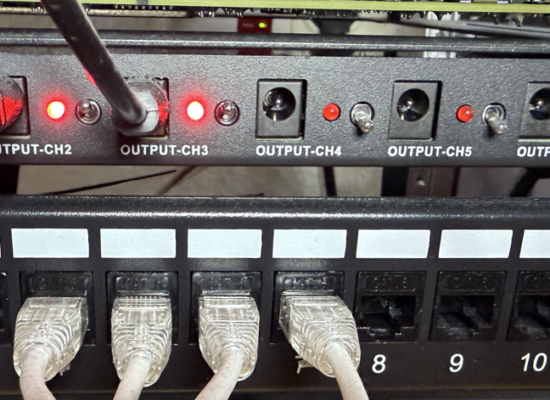 Eine 10" Power Distribution Unit (PDU) für 5-20V